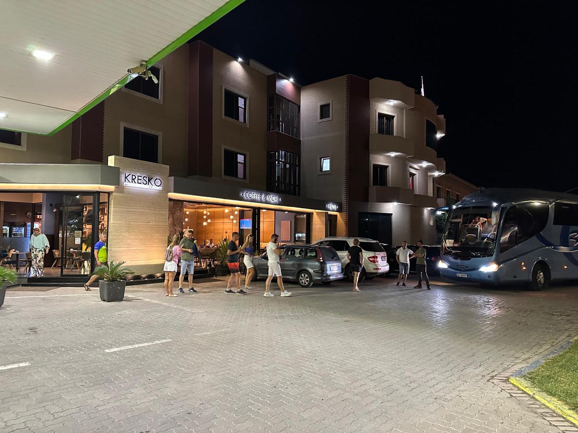 Hotel Kresko Lushnjë Esterno foto