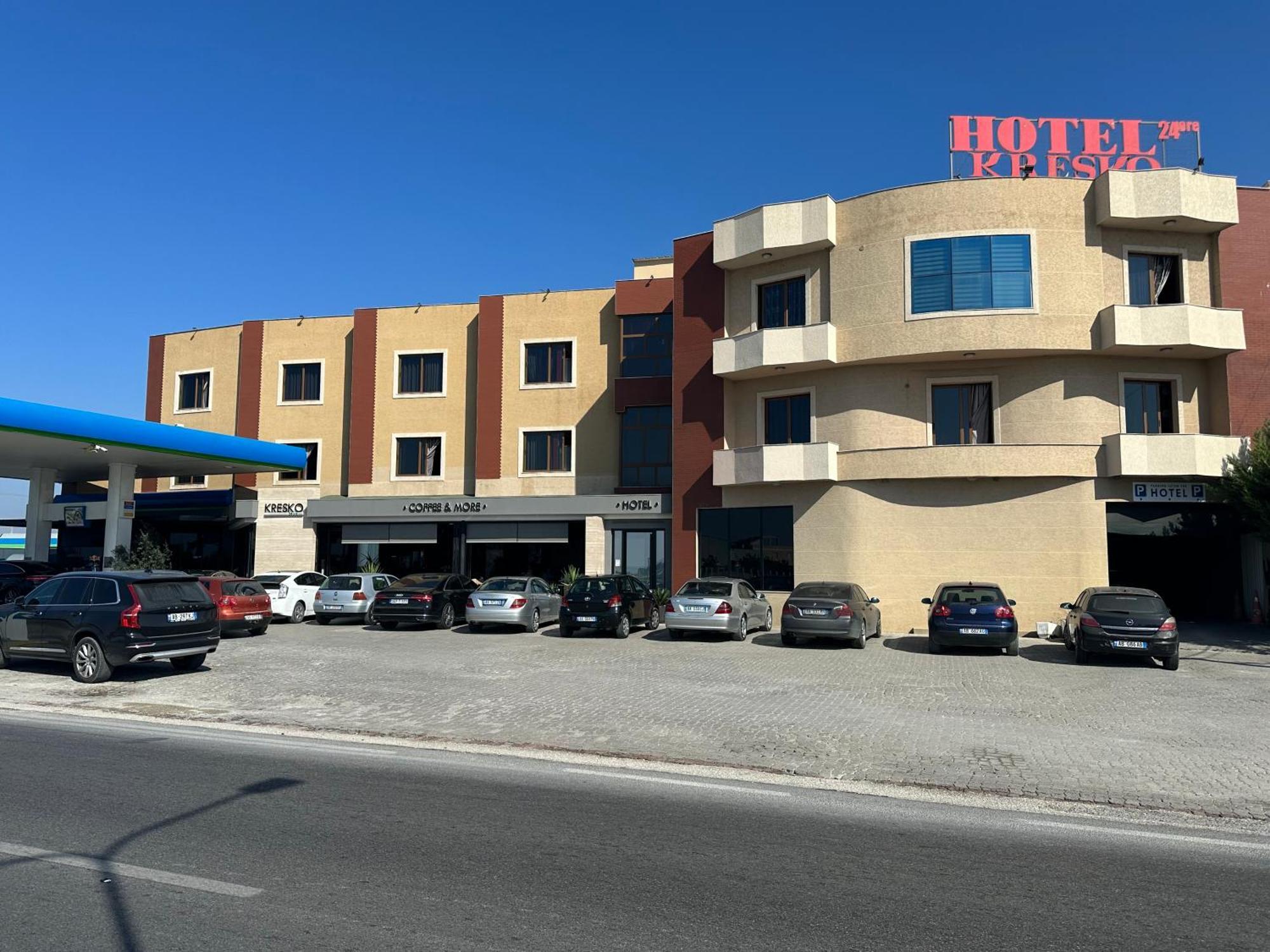 Hotel Kresko Lushnjë Esterno foto