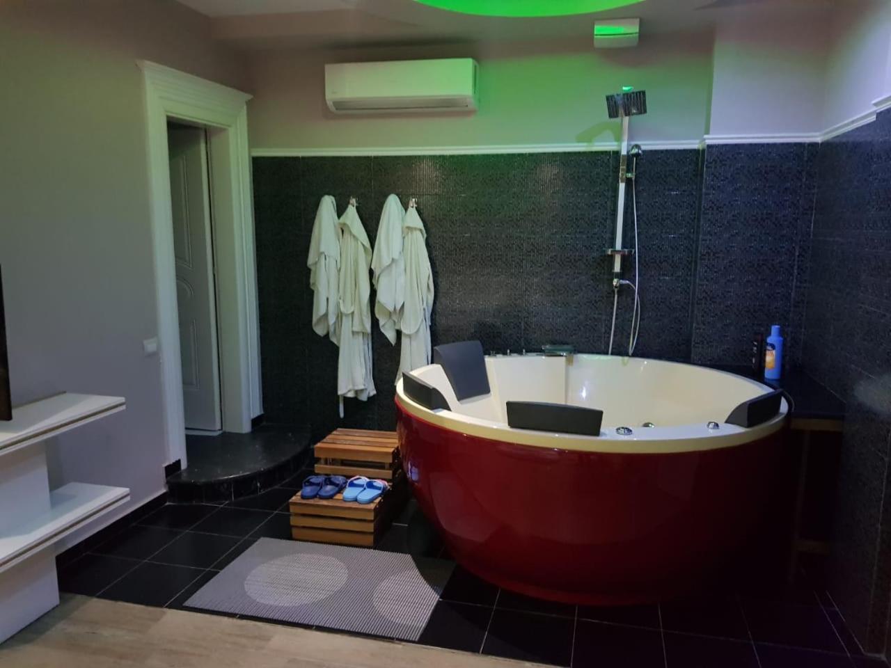Hotel Kresko Lushnjë Esterno foto