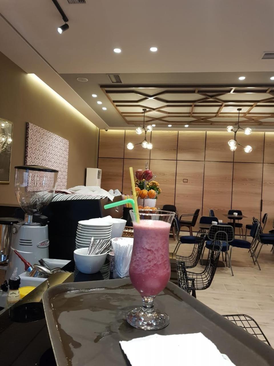 Hotel Kresko Lushnjë Esterno foto
