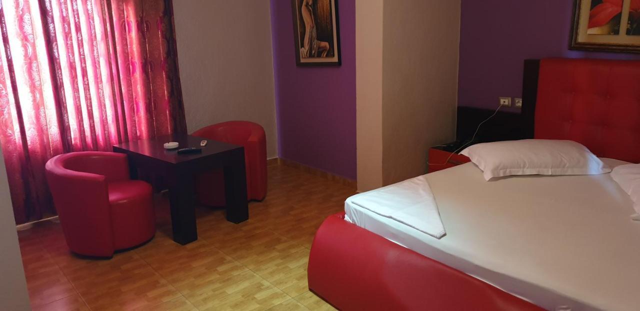 Hotel Kresko Lushnjë Esterno foto