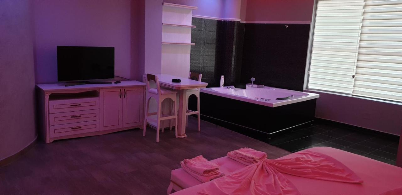 Hotel Kresko Lushnjë Esterno foto