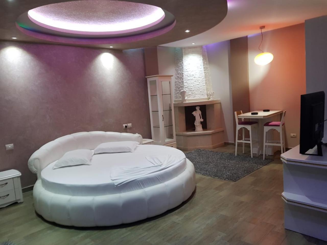 Hotel Kresko Lushnjë Esterno foto