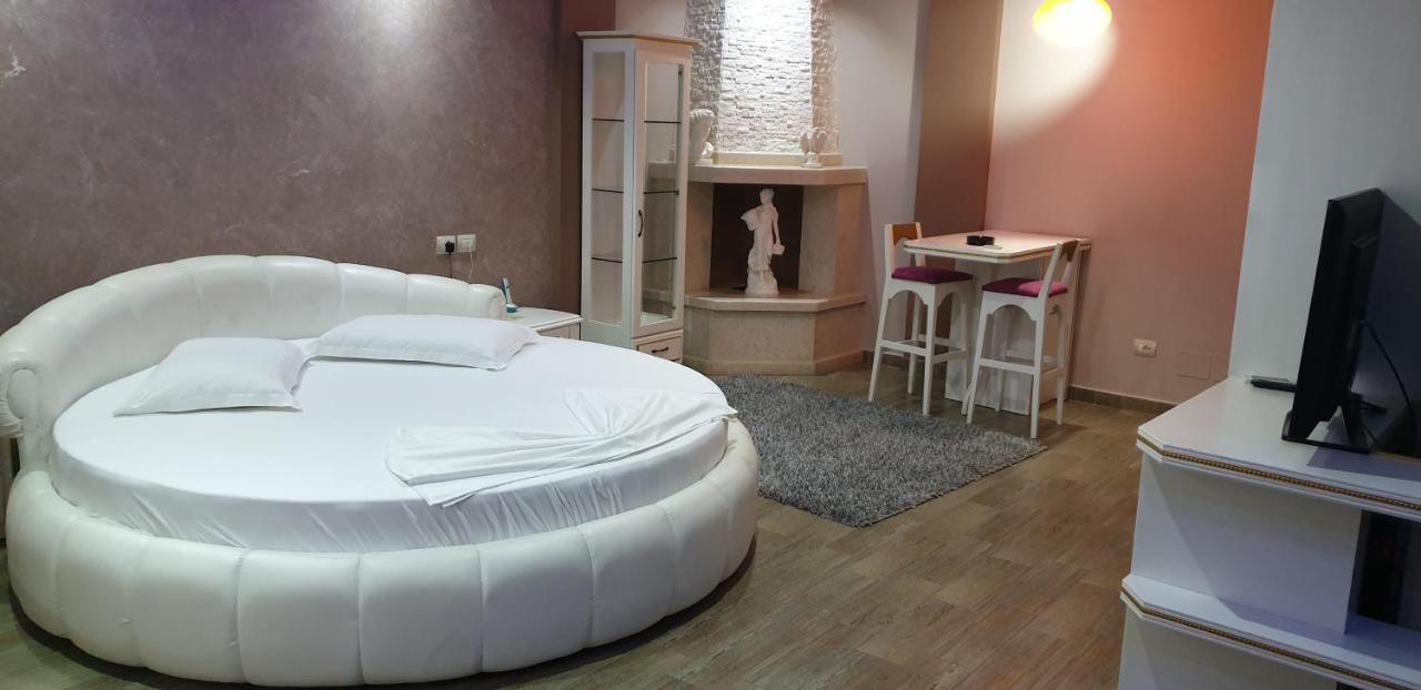 Hotel Kresko Lushnjë Esterno foto